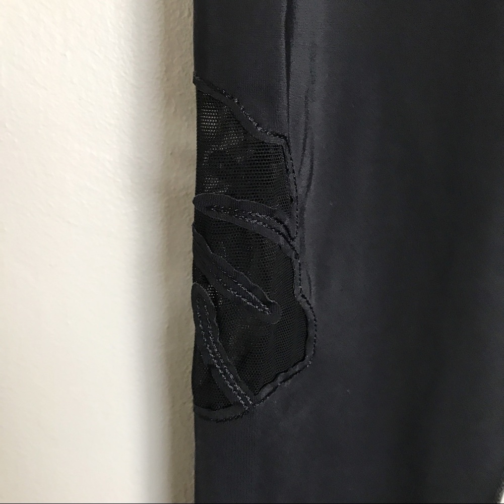 Beyond Yoga Black Take Leaf Mesh Leggings Sm - Picture 5 of 14